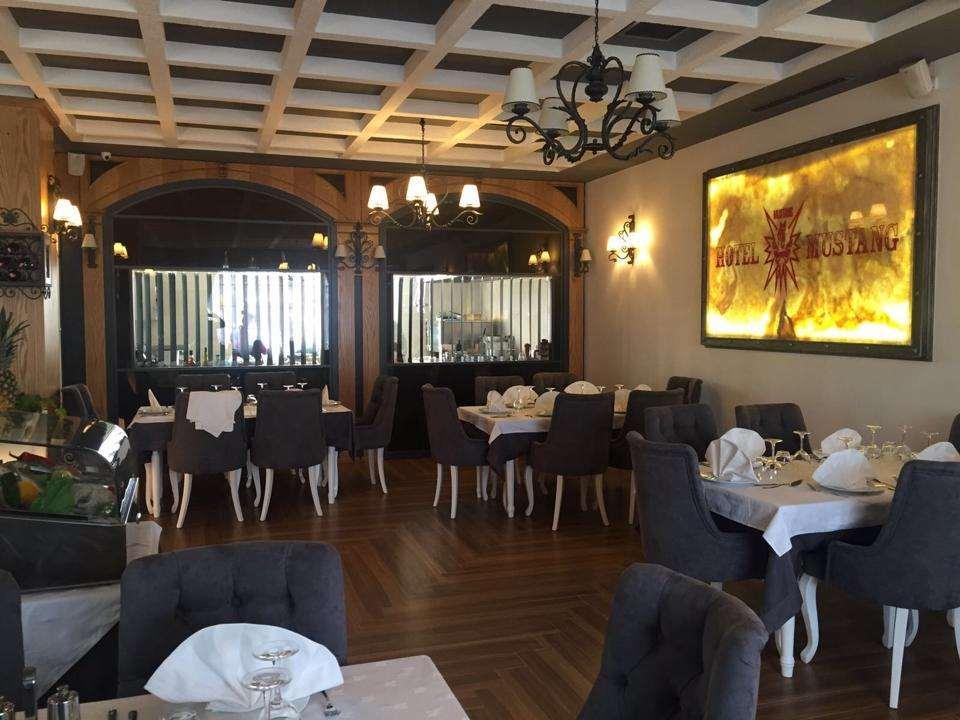 Hotel Mustang Vasqarr Restaurant foto