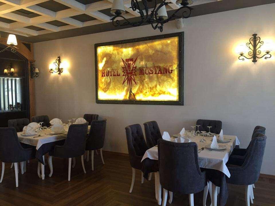 Hotel Mustang Vasqarr Restaurant foto